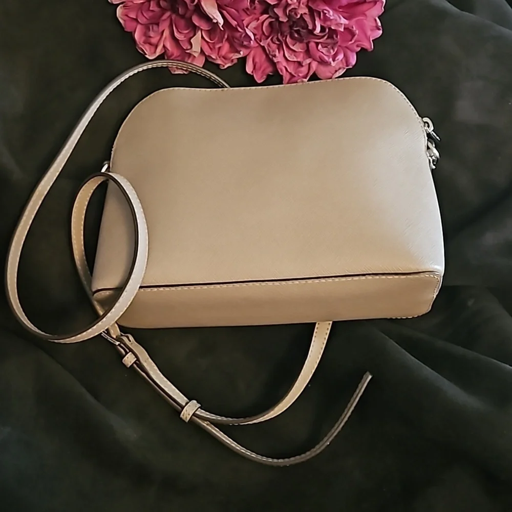 Michael Kors Cindy Dome Crossbody Purse in Light Gray NWOT